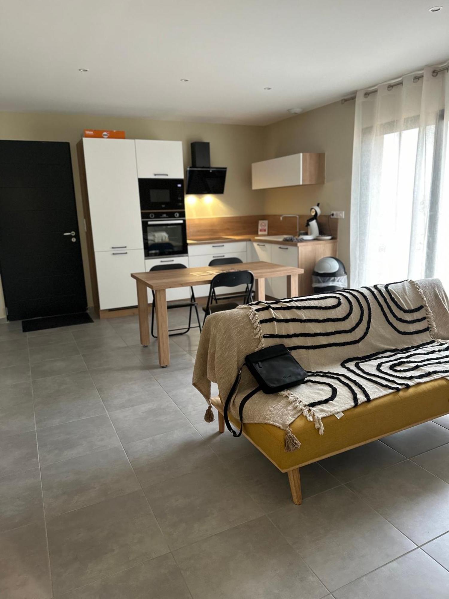 Maison T3 Dans Un Village Calme Saint-Mitre-les-Remparts Εξωτερικό φωτογραφία
